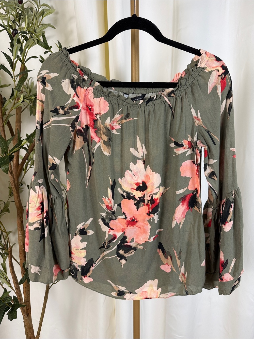 WHBM Olive Green Floral Off-Shoulder Blouse Tiered Flared Sleeves Sz S (T4) - Picture 4 of 10